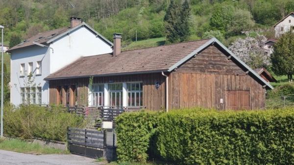 LA BRESSE (88) à vendre Local/bureau de 130m² , terrain 300m² place de parking.