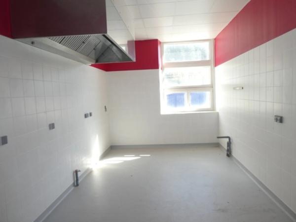 LA BRESSE (88) à vendre Local/bureau de 130m² , terrain 300m² place de parking.