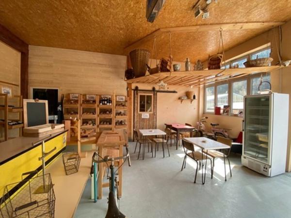 LA BRESSE (88) à vendre Local/bureau de 130m² , terrain 300m² place de parking.