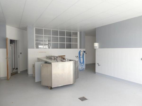 LA BRESSE (88) à vendre Local/bureau de 130m² , terrain 300m² place de parking.