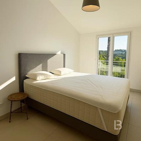 Rare opportunité - Appartement 4 pièces lumineux avec terrasse, garage et vue dégagée à vendre au cœur du village de Valbonne