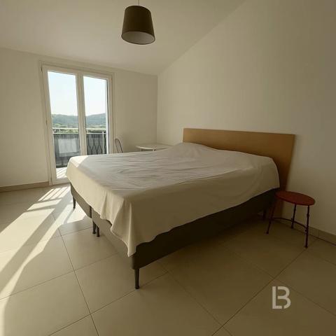 Rare opportunité - Appartement 4 pièces lumineux avec terrasse, garage et vue dégagée à vendre au cœur du village de Valbonne