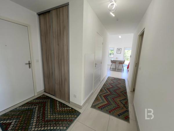 Rare opportunité - Appartement 4 pièces lumineux avec terrasse, garage et vue dégagée à vendre au cœur du village de Valbonne