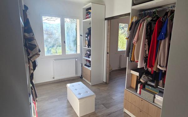 Maison à vendre    4 pièces • 150 m2 Cuges-les-Pins