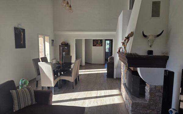 Maison à vendre    4 pièces • 150 m2 Cuges-les-Pins