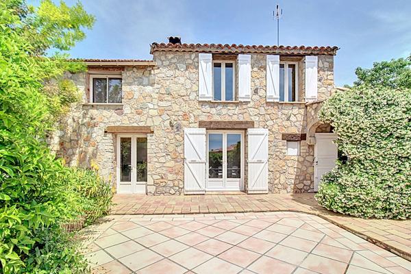 A VENDRE A DRAGUIGNAN Maison 4 pièces 138 m² sur 760 m² de terrain