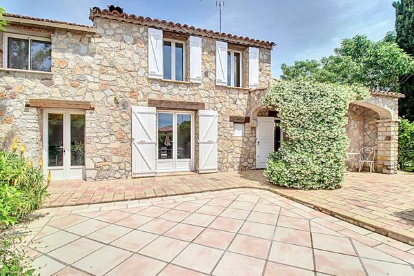 A VENDRE A DRAGUIGNAN Maison 4 pièces 138 m² sur 760 m² de terrain