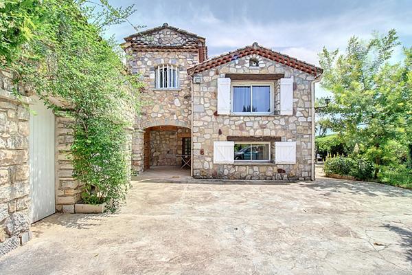 A VENDRE A DRAGUIGNAN Maison 4 pièces 138 m² sur 760 m² de terrain