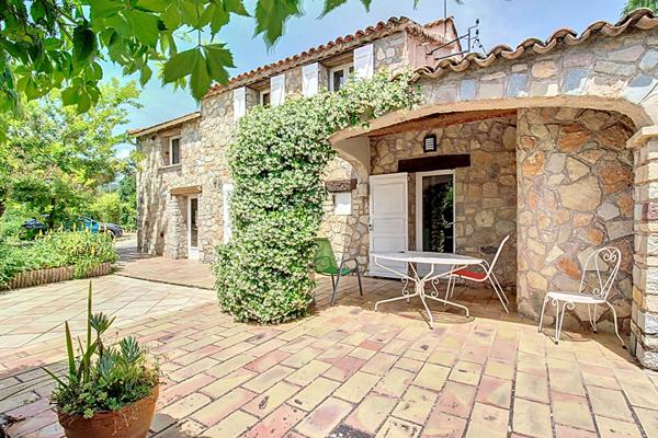 A VENDRE A DRAGUIGNAN Maison 4 pièces 138 m² sur 760 m² de terrain