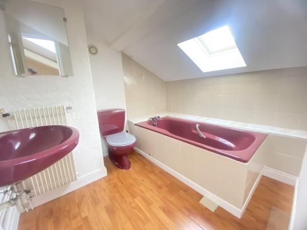 03200 VICHY APPARTEMENT DUPLEX 5 PIÈCES AVEC BALCONNNET AVEC CAVE COEUR DE VILLE