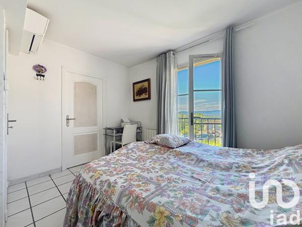 Appartement 2 pièces de 64 m² à Roquebrune-sur-Argens (83520)