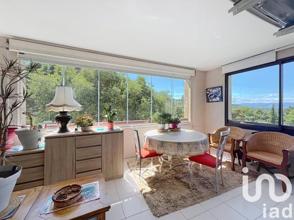 Appartement 2 pièces de 64 m² à Roquebrune-sur-Argens (83520)