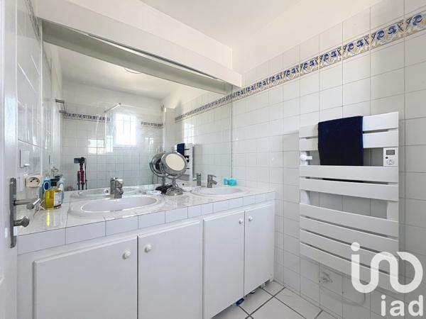 Appartement 2 pièces de 64 m² à Roquebrune-sur-Argens (83520)