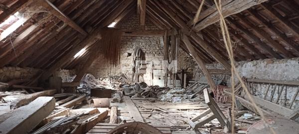 Étampes (91150) Corps de ferme à rénover