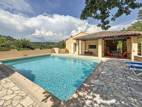 Flassans-sur-Issole (83340) Maison Flassans-sur-Issole, 130m² au total, 3900m² de terrain, piscine, garage, vue dominante sur le château