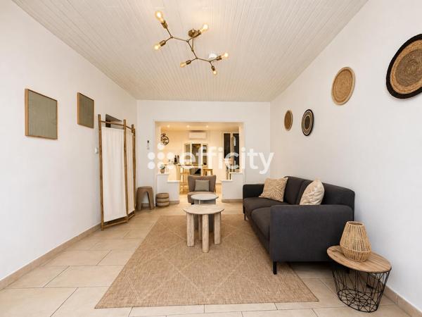 Maison
         5 pièces
        - 100 m² Exclusivité 220 000 € *