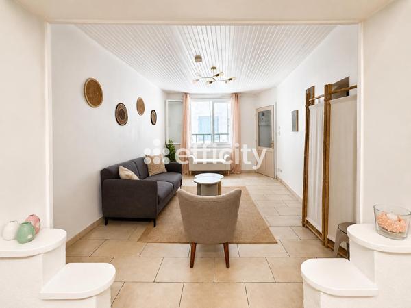 Maison
         5 pièces
        - 100 m² Exclusivité 220 000 € *