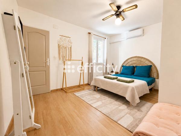 Maison
         5 pièces
        - 100 m² Exclusivité 220 000 € *