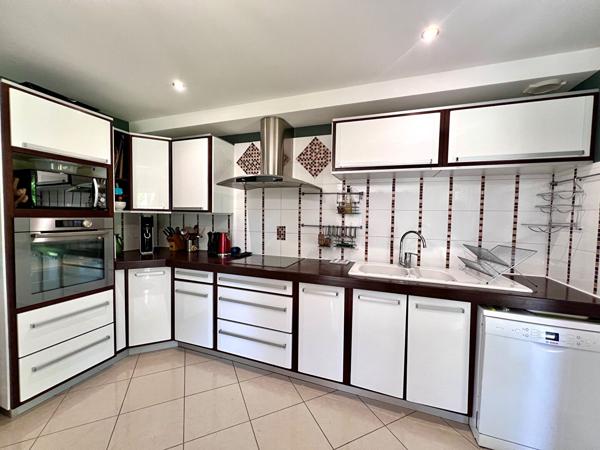 Maison familiale à louer - Braillans 6 pièces 148.08 m2