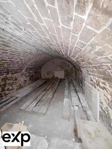 Mantes-la-Jolie – Entrepôt de caractère au cœur du centre historique