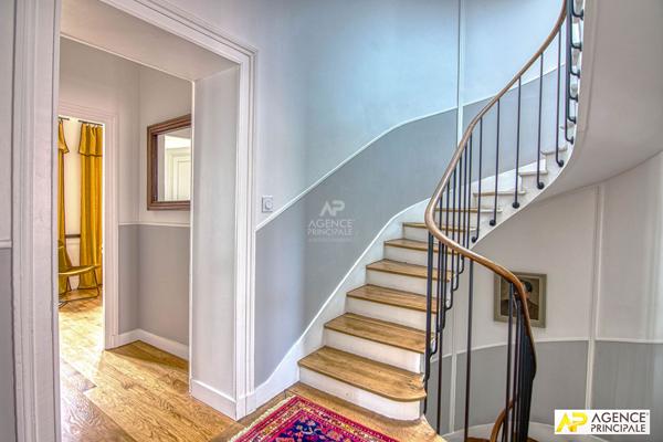 Versailles Notre-Dame Les Prés - Maison 9 pièces 271.76 m² au sol avec dépendance et sous-sol total sur parcelle de 430 m² 2 770 000 € **  - Référence  28347