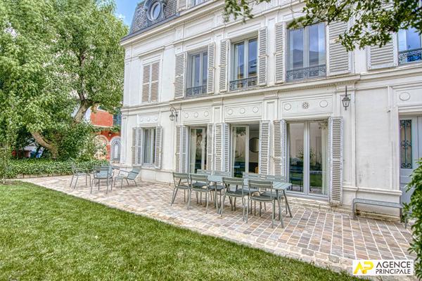 Versailles Notre-Dame Les Prés - Maison 9 pièces 271.76 m² au sol avec dépendance et sous-sol total sur parcelle de 430 m² 2 770 000 € **  - Référence  28347