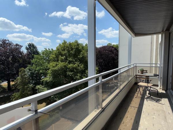 Orleans, Appartement a vendre, rénové avec balcon sud et ascenseur , 2 chambres