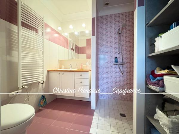 Maison à vendre sur une terrain de 2000 m2 - 4 chambres - Bureau - 3 salles d'eau - 3 wc - Dépendance et garages LA GARNACHE (85)