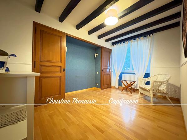 Maison à vendre sur une terrain de 2000 m2 - 4 chambres - Bureau - 3 salles d'eau - 3 wc - Dépendance et garages LA GARNACHE (85)