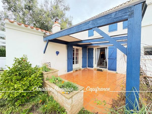 Maison à vendre sur une terrain de 2000 m2 - 4 chambres - Bureau - 3 salles d'eau - 3 wc - Dépendance et garages LA GARNACHE (85)