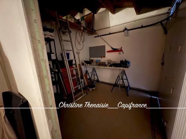 Maison à vendre sur une terrain de 2000 m2 - 4 chambres - Bureau - 3 salles d'eau - 3 wc - Dépendance et garages LA GARNACHE (85)