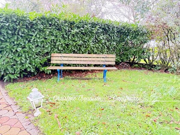 Maison à vendre sur une terrain de 2000 m2 - 4 chambres - Bureau - 3 salles d'eau - 3 wc - Dépendance et garages LA GARNACHE (85)