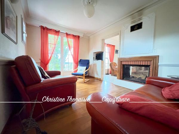 Maison à vendre sur une terrain de 2000 m2 - 4 chambres - Bureau - 3 salles d'eau - 3 wc - Dépendance et garages LA GARNACHE (85)