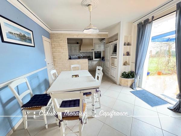 Maison à vendre sur une terrain de 2000 m2 - 4 chambres - Bureau - 3 salles d'eau - 3 wc - Dépendance et garages LA GARNACHE (85)