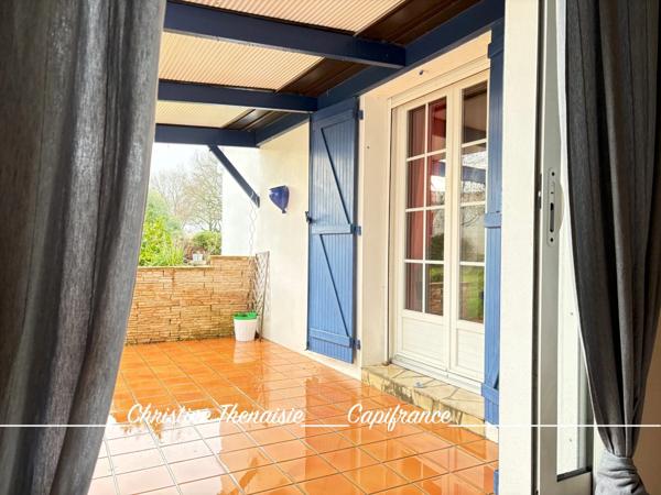 Maison à vendre sur une terrain de 2000 m2 - 4 chambres - Bureau - 3 salles d'eau - 3 wc - Dépendance et garages LA GARNACHE (85)