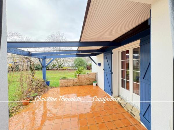 Maison à vendre sur une terrain de 2000 m2 - 4 chambres - Bureau - 3 salles d'eau - 3 wc - Dépendance et garages LA GARNACHE (85)