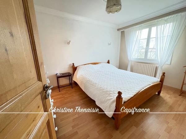 Maison à vendre sur une terrain de 2000 m2 - 4 chambres - Bureau - 3 salles d'eau - 3 wc - Dépendance et garages LA GARNACHE (85)