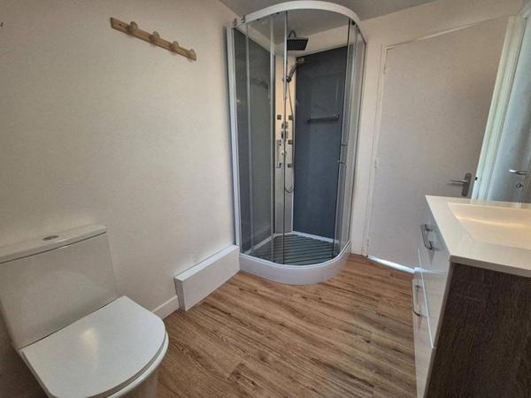 Maison de ville T5 de 172m2 avec garages, cour et terrasse