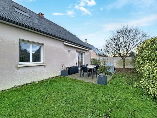 A vendre - Maison de 107m2 - 4 chambres avec un terrain de 325m2 - Située à Soulaire et Bourg