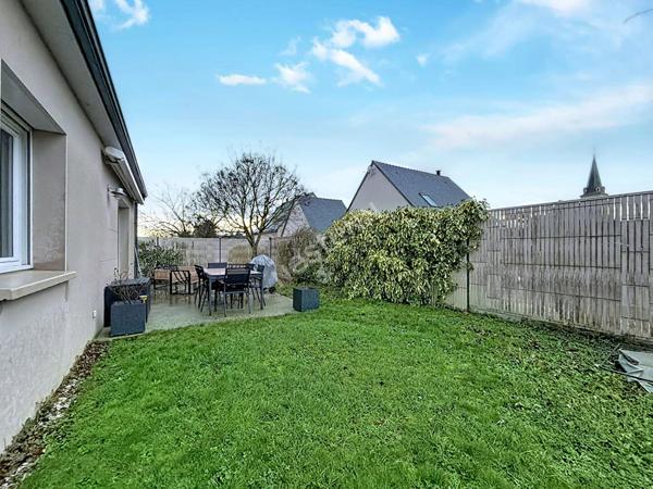 A vendre - Maison de 107m2 - 4 chambres avec un terrain de 325m2 - Située à Soulaire et Bourg