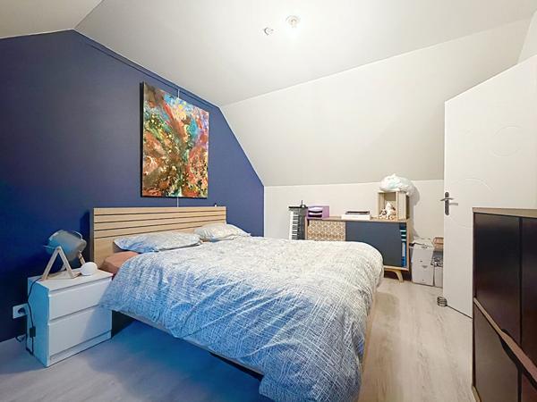 A vendre - Maison de 107m2 - 4 chambres avec un terrain de 325m2 - Située à Soulaire et Bourg