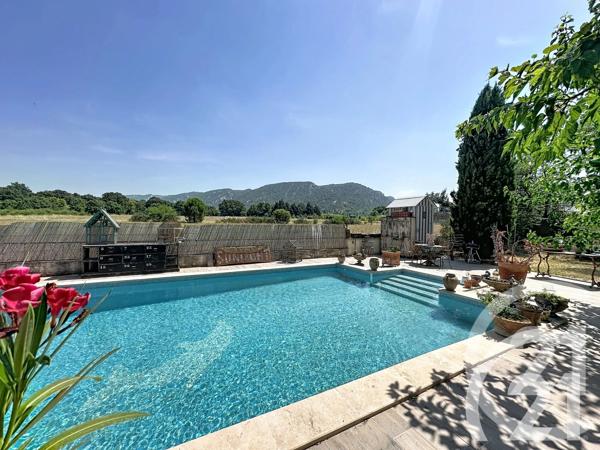 Maison à vendre  6 pièces - 160 m 2   ROBION  - 84