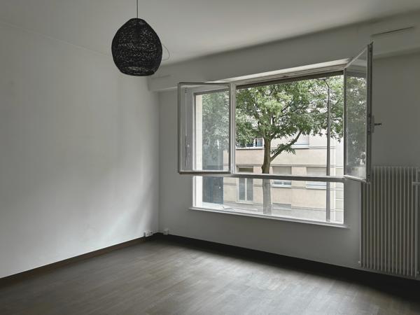 Paris 11 - Studio avec parking - Refait à neuf