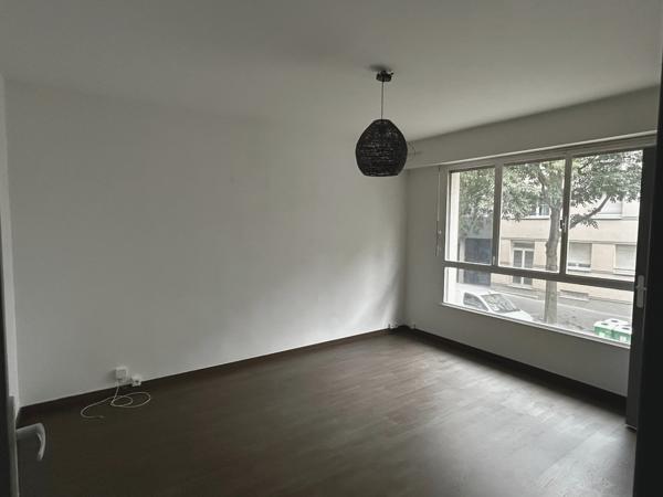 Paris 11 - Studio avec parking - Refait à neuf