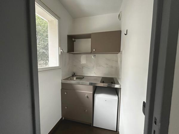 Paris 11 - Studio avec parking - Refait à neuf