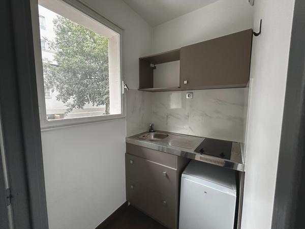 Paris 11 - Studio avec parking - Refait à neuf