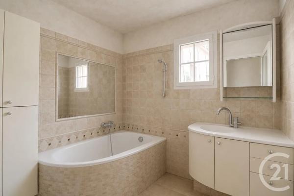 Maison à vendre  7 pièces - 180 m 2   ROQUEBRUNE SUR ARGENS  - 83