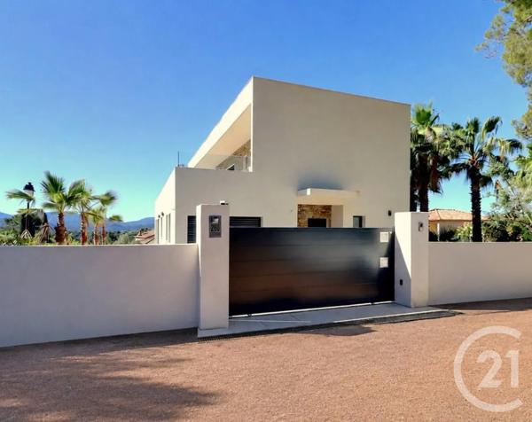 Maison à vendre  7 pièces - 180 m 2   ROQUEBRUNE SUR ARGENS  - 83