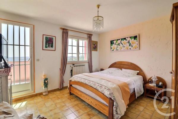 Maison à vendre  7 pièces - 180 m 2   ROQUEBRUNE SUR ARGENS  - 83