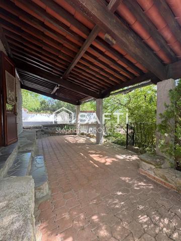 Charmante maison avec garage et terrasse